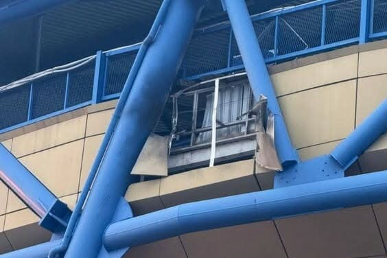 Российский БПЛА повредил фасад стадиона