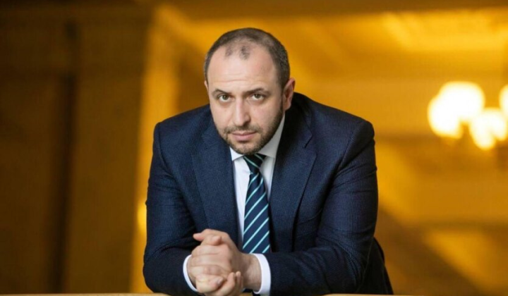 Зеленский принял отставку Ивана Абрикосова