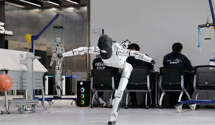 Students teach robots to dance K-pop