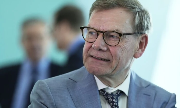 Підпис міністра закордонних справ під російський трек