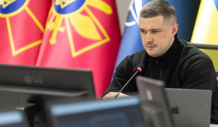 Украинский флаг на фоне НАТО и Рамштайн
