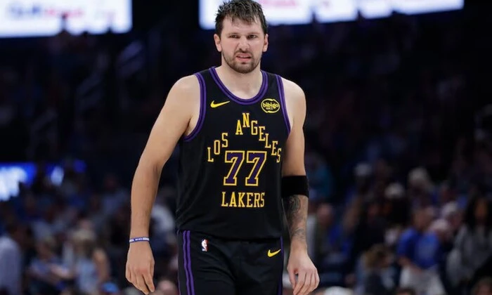 Luka Doncic with knee tendon injury