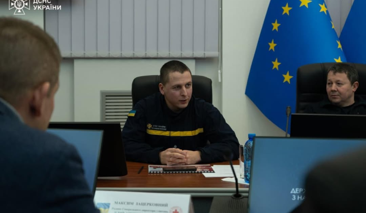 Сотні медичних жилетів і аптечок