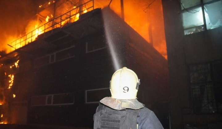 Уламки дрона поблизу палацу культури