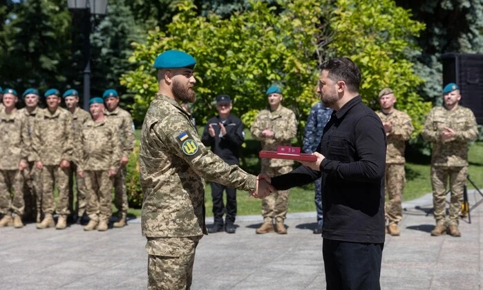 Зеленський вручає нагороди морпіхам