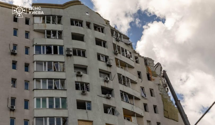 Рятувальна операція на багатоповерхівці в Києві
