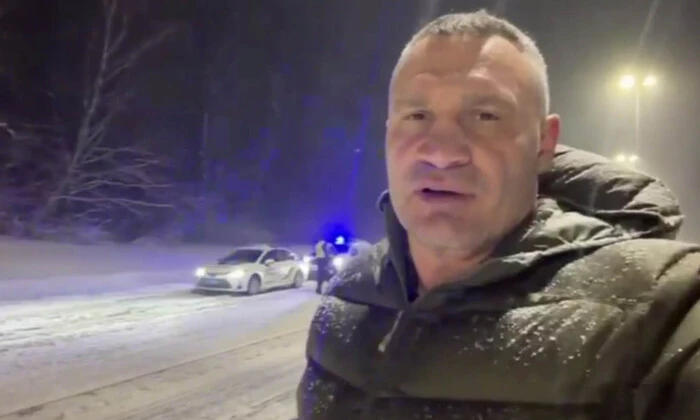 Кличко перевіряє техніку розчищення снігу в Києві