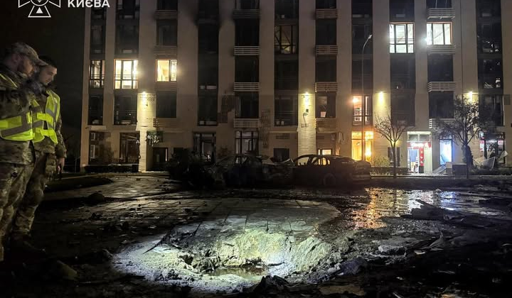 Російські дрони атакували багатоповерхівку в Києві