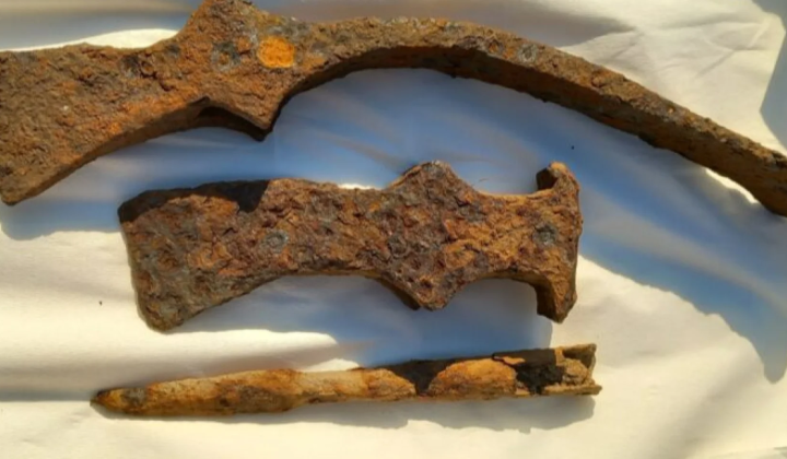 Iron tools of Roman legionaries and spear tip