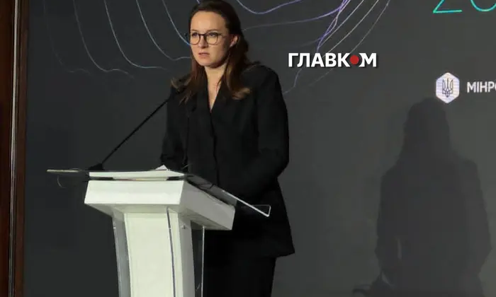 Грошові купюри в руках у влади