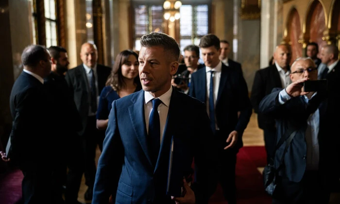 Новий прем’єр вимагає відставки президента