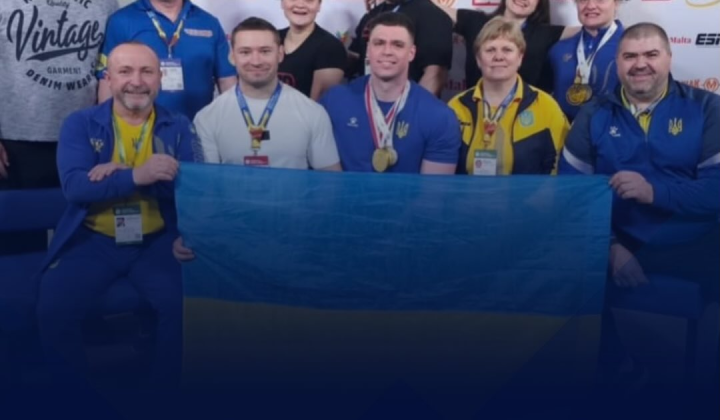 Украинские пауэрлифтеры на пьедестале в Мальте