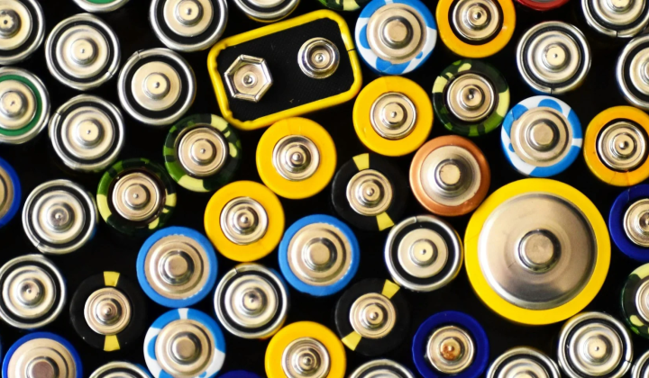 Composite for stabilizing zinc-air batteries