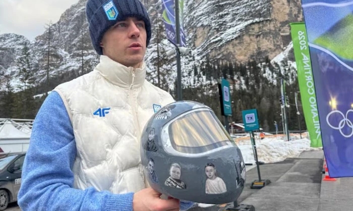 Запрещенный спортсмен с украинским гербом на шлеме