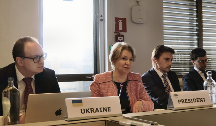 Логотип ЄС та українського прапору