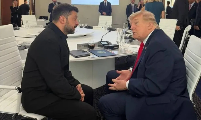 Портрет Трампа з вираженою розчарованістю Росії