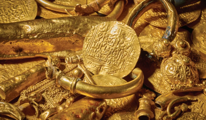 17th century Dutch ship with treasure of gold coins
