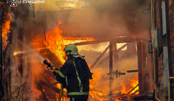 One Injured Amid Russian Strikes in Sumy Region; Firefighters Contain Blaze