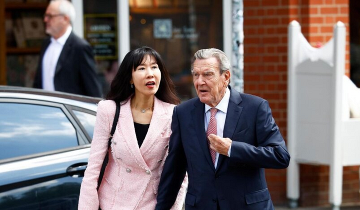 Шредеру блокируют счет из-за Газпром