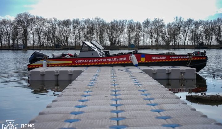 Навчання на воді: встановлення причалу та транспортування