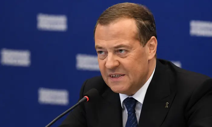 Медведев угрожает ударами по АЭС