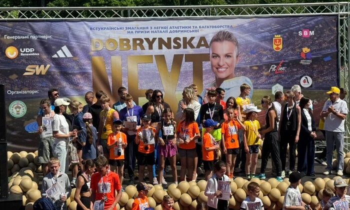 Наталія Добринська та понад 100 дітей