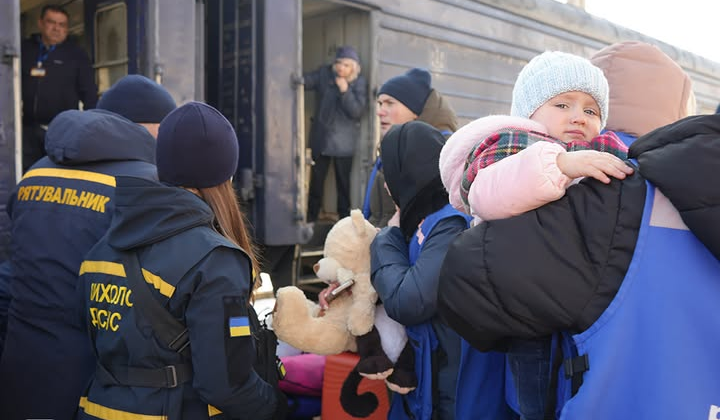17 людей, 10 дітей в евакуаційному поїзді