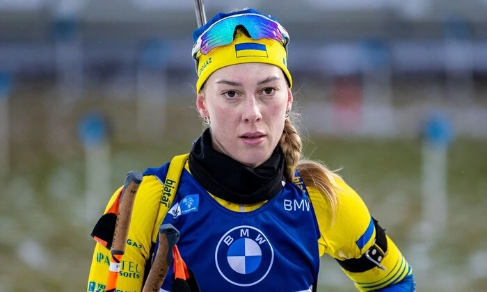 Ukrainian athletes with Olympic smartphone and buff