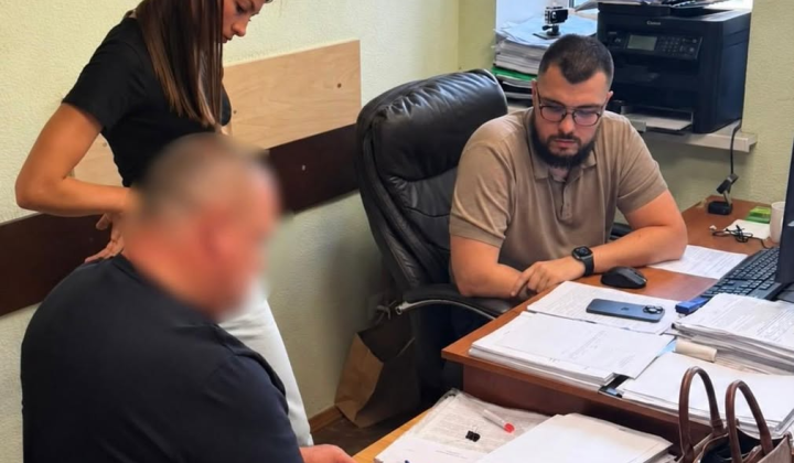 Керівник КП підозрюється у шахрайстві