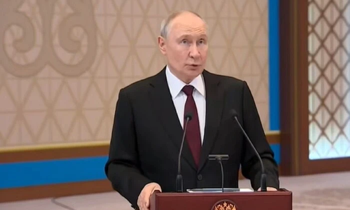 Путін виглядає здивованим на прес-конференції