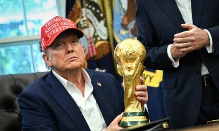 Trump presenting World Cup trophy
