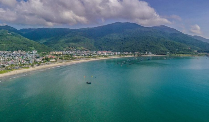 English woman rents apartment with pool in Danang