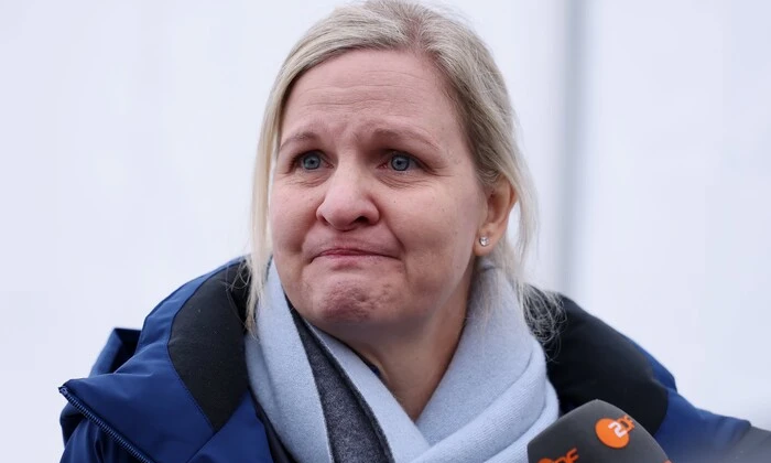 Скелетоніст зі спеціальним шолом, що порушує правила