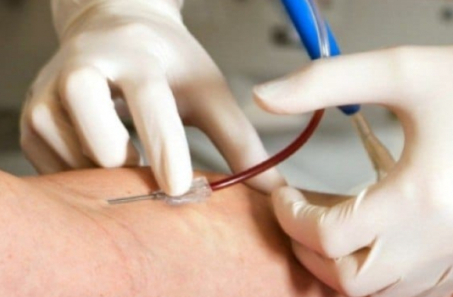 Студенти здають кров для загарбників