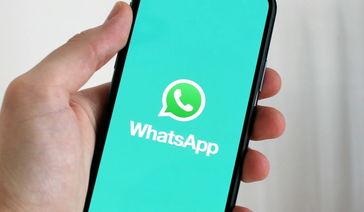 WhatsApp testing delayed message sending
