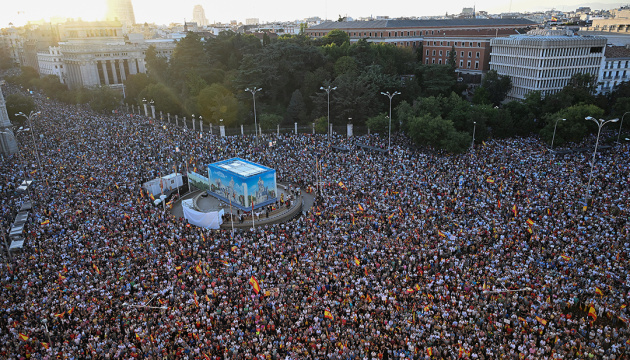 Mass protests due to migration crisis in Spain