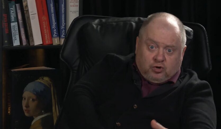 Труба в руках рабочих без газа