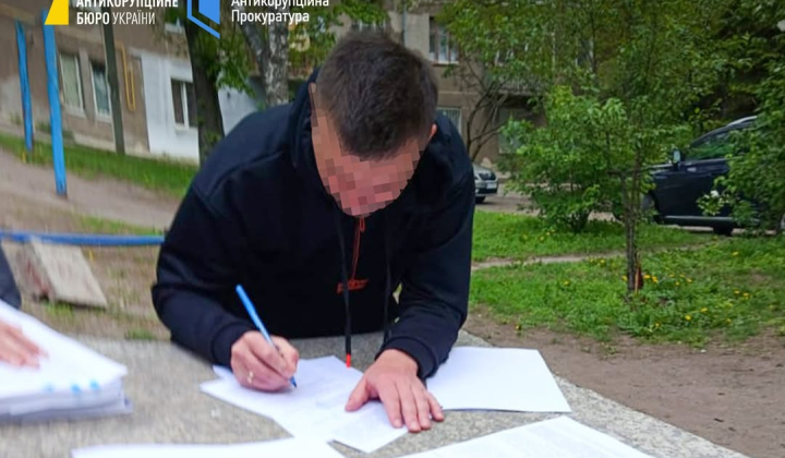Єкспрокурору оголосили підозру за хабар у 80 тисяч доларів