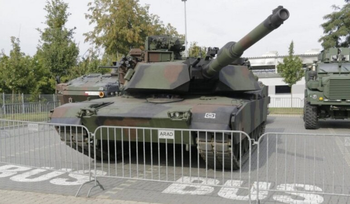 Американський долар банкноти лежать поруч