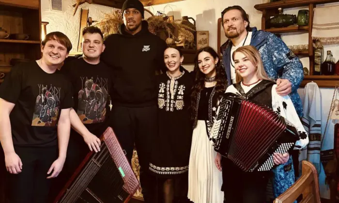 Усик зустрічається з Джошуа в Києві