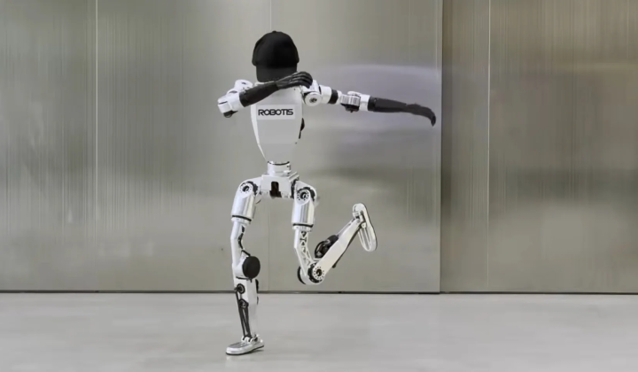 Робот AI Sapiens танцює за відео