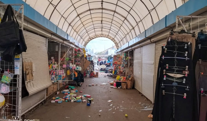 Rocket strike on market in Lozova