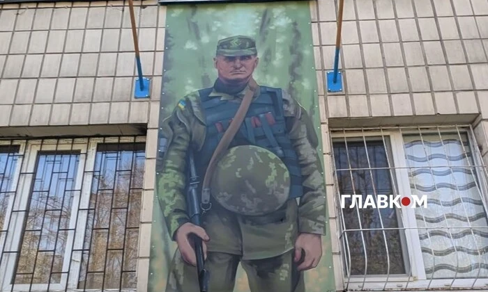 Мемориальная доска для героя В. Пирогова