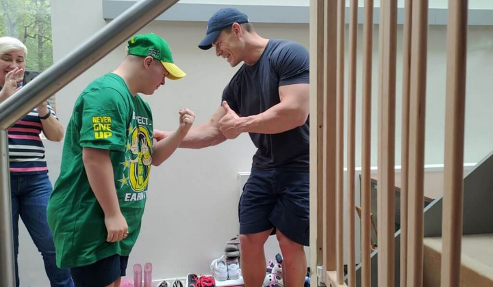 Джон Сіна зустрівся з маріупольським юним фанатом