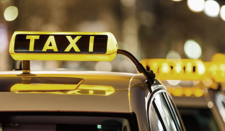 Kyiv Caps Taxi Fare Increases at 75% During Air Raid Alerts to Protect Commuters