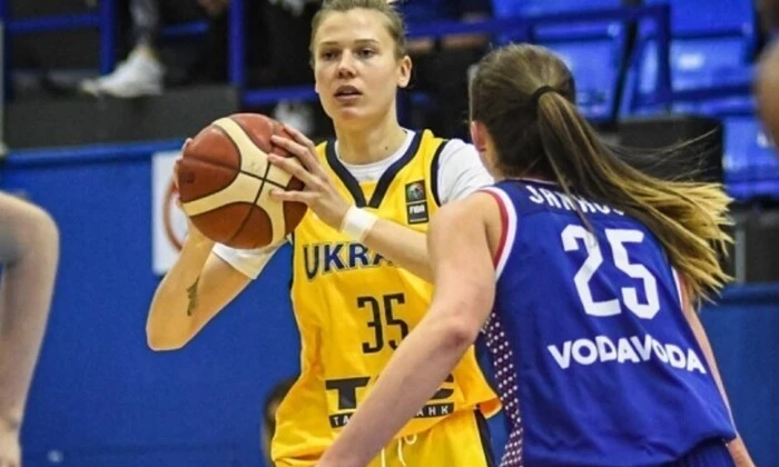 Photo of Veronika Liubinets in Budivelnyk uniform