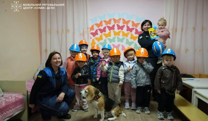 Собака Тото та рятувальники на уроці
