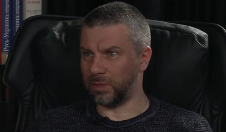Officer explains the peculiarities of military bureaucracy
