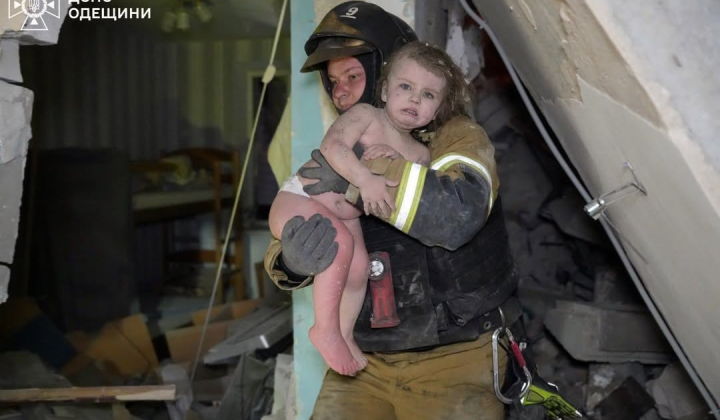 Girl Karolina is rescued from rubble