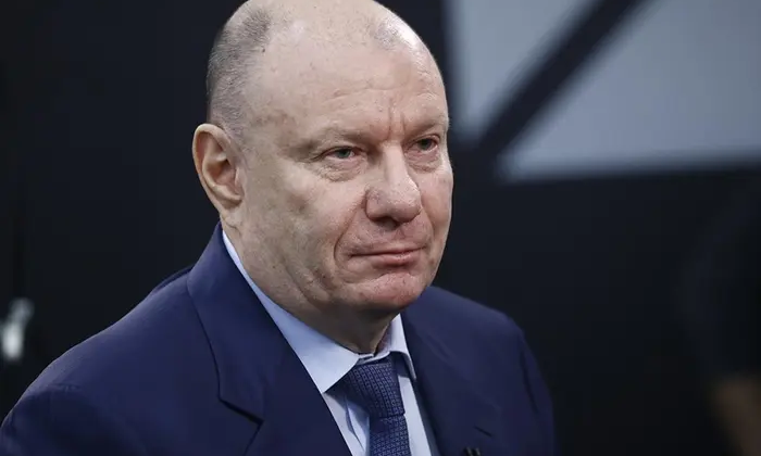Portraits of Russian oligarchs with money bills